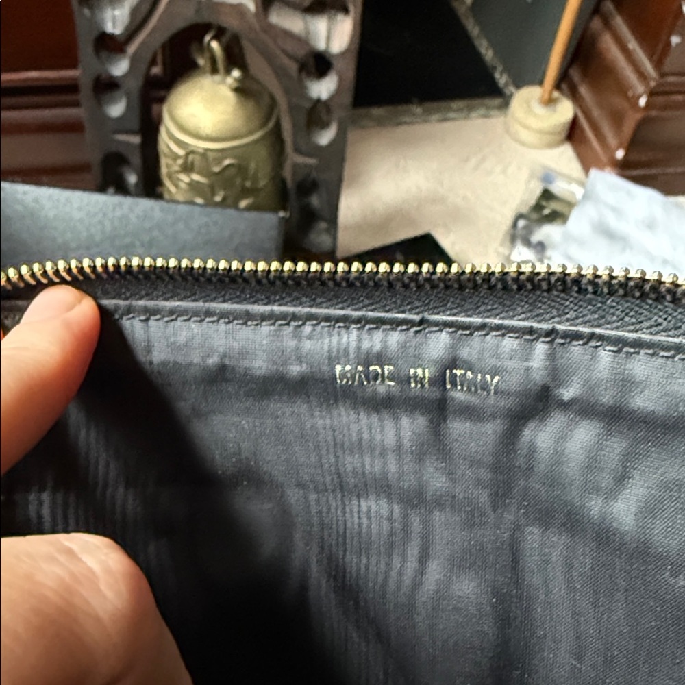 CHANEL Black Caviar Vintage Leather Zip Wallet 5” x 7” - Picture 6 of 7